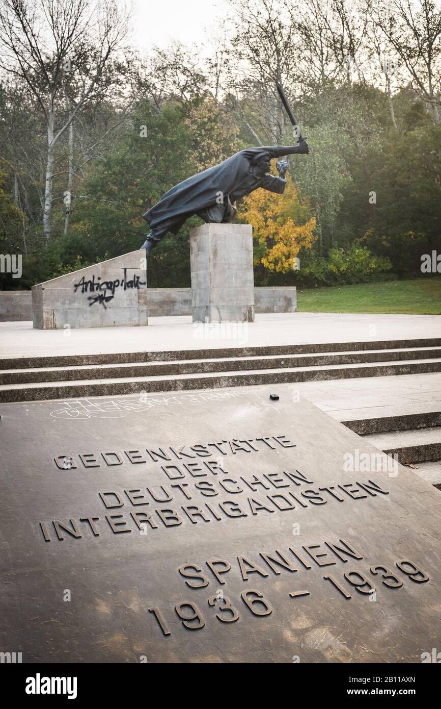 Denkmal der deutschen Interbrigadistin, Volkspark am Friedrichshain, Berlin, Deutschland Stockfoto