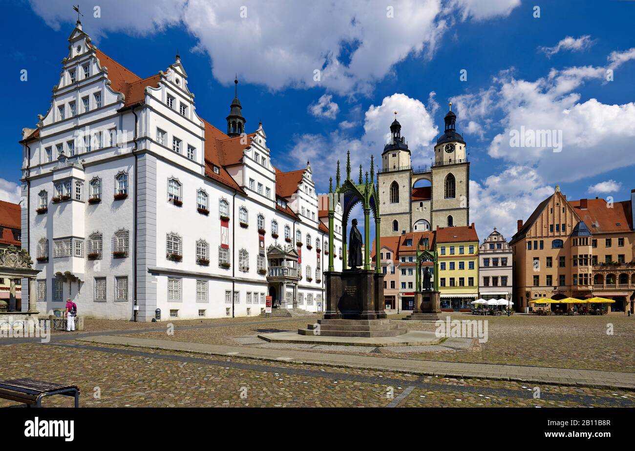 Markt mit Rathaus und Stadtkirche St. Marien in Wittenberg, Sachsen-Anhalt, Deutschland Stockfoto