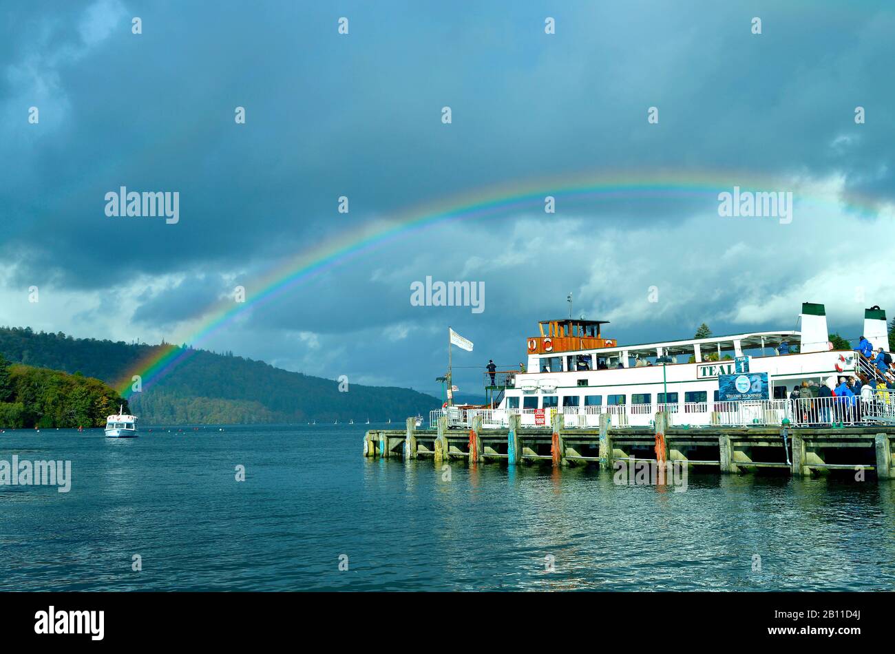 Regenbogen in Bowness-on-Windermere eine Stadt am Ufer des Lake District in Cumbria Stockfoto