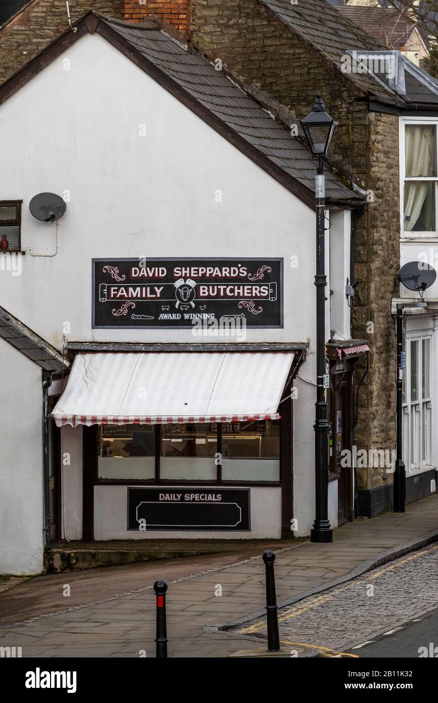 Samstagmorgen. Stadtzentrum von Coleford. Großbritanniens Hohe Straßen und unabhängige Händler. Kleine Kreisstädte kämpfen, um mit dem Wandel Schritt zu halten. Stockfoto