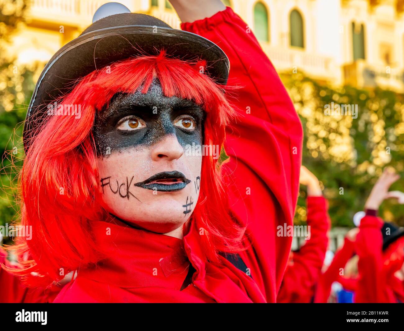 Porträt der maskierten Figur während der Parade des traditionellen Karnevals von Viareggio, Toskana, Italien Stockfoto