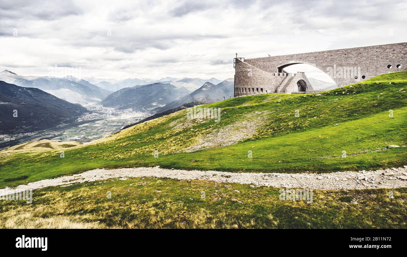 Kirche Santa Maria degli Angeli von Mario Botta unterhalb des Monte Tamaro im Kanton Tessin, Schweiz Stockfoto