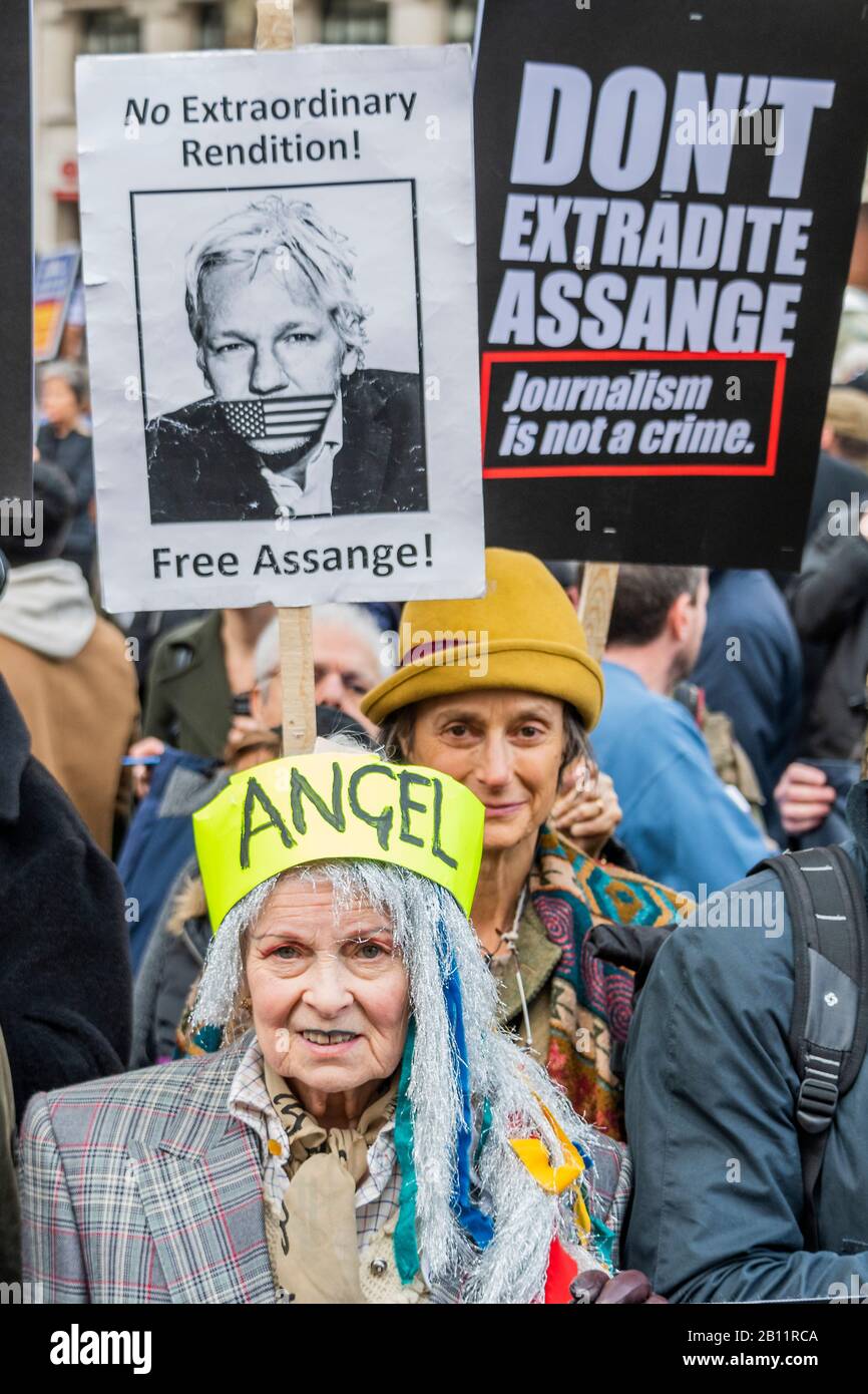 London, Großbritannien. Februar 2020. Vivienne Westwood gehört zu den Führern des marsches - Nicht Ausliefern Assange Campaign, march and Rally from Australia House to Parliament Square. Assanges komplettes Auslieferungsverfahren beginnt am Montag, 24. Die US-Regierung "sieht Assange wegen der Veröffentlichung der Kriegsberichte in Afghanistan und im Irak ins Gefängnis". Credit: Guy Bell/Alamy Live News Stockfoto
