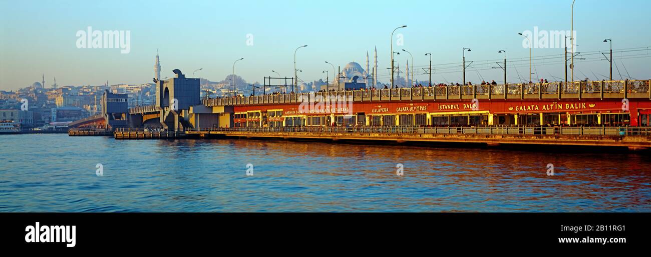Galatabrücke und Sultan-Süleyman-Moschee, Istanbul, Türkei Stockfoto