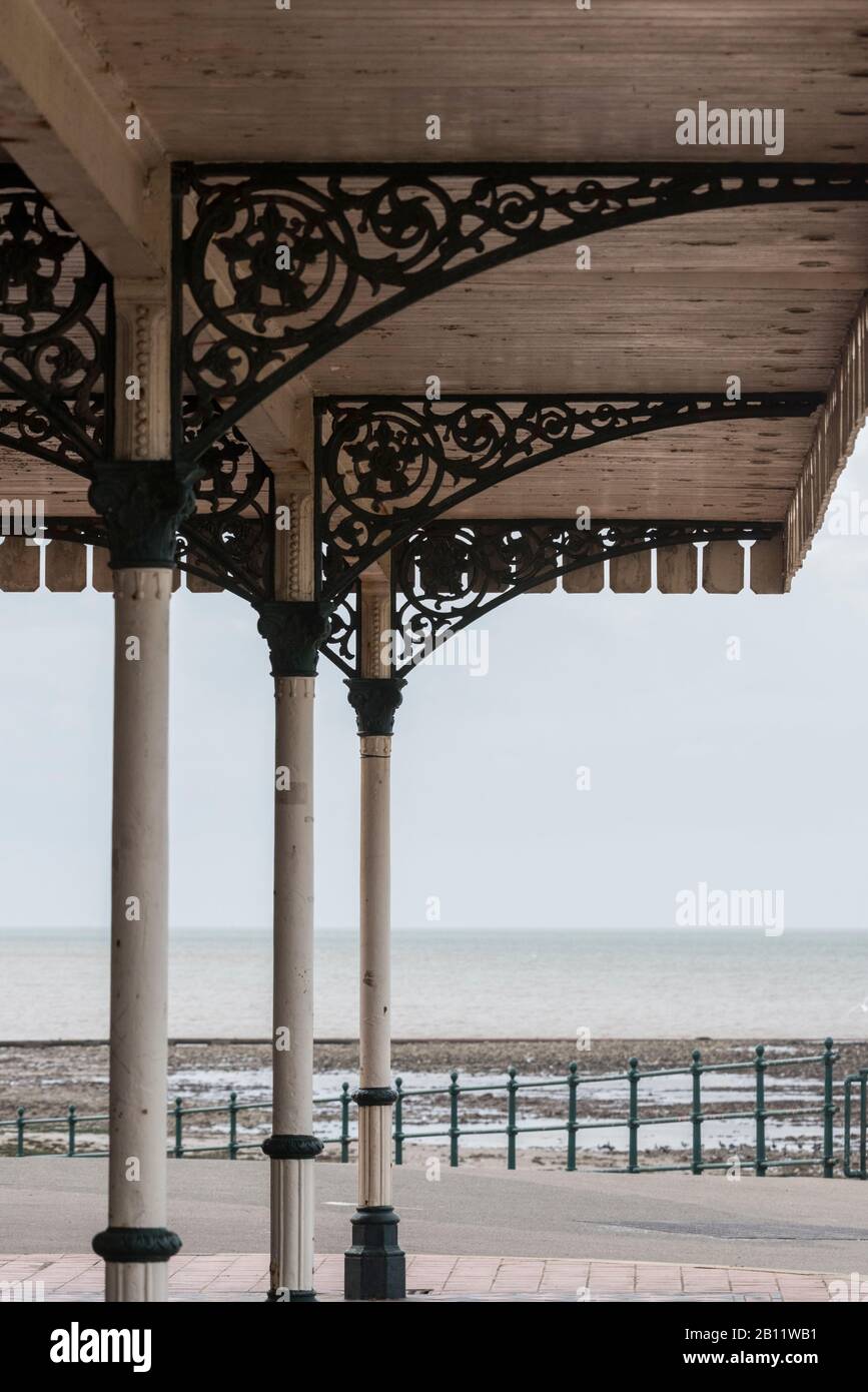 Schutzraum an der Küste von Margate, Kent Stockfoto