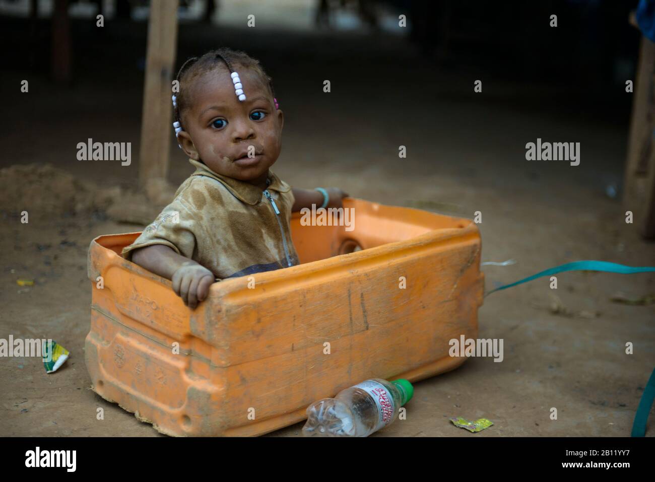 Ein kleines Mädchen aus der südlichen Hälfte der Demokratischen Republik Kongo, Afrika Stockfoto