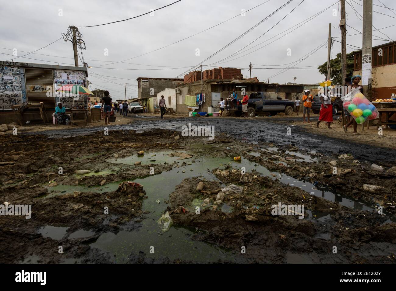 Lebt in Bairro Rangel, einem Museq, einem Slum von Luanda, in angolanischer, afrikanischer Region Stockfoto