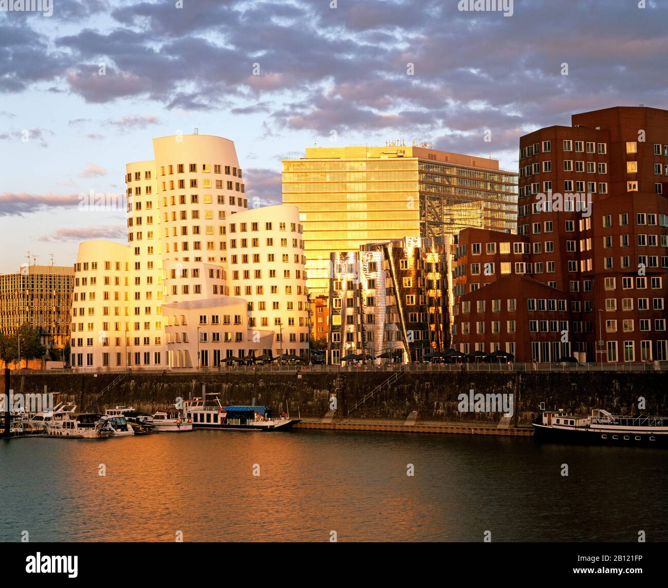Gehry-Gebäude im Medienhafen, Düsseldorf, Deutschland Stockfoto