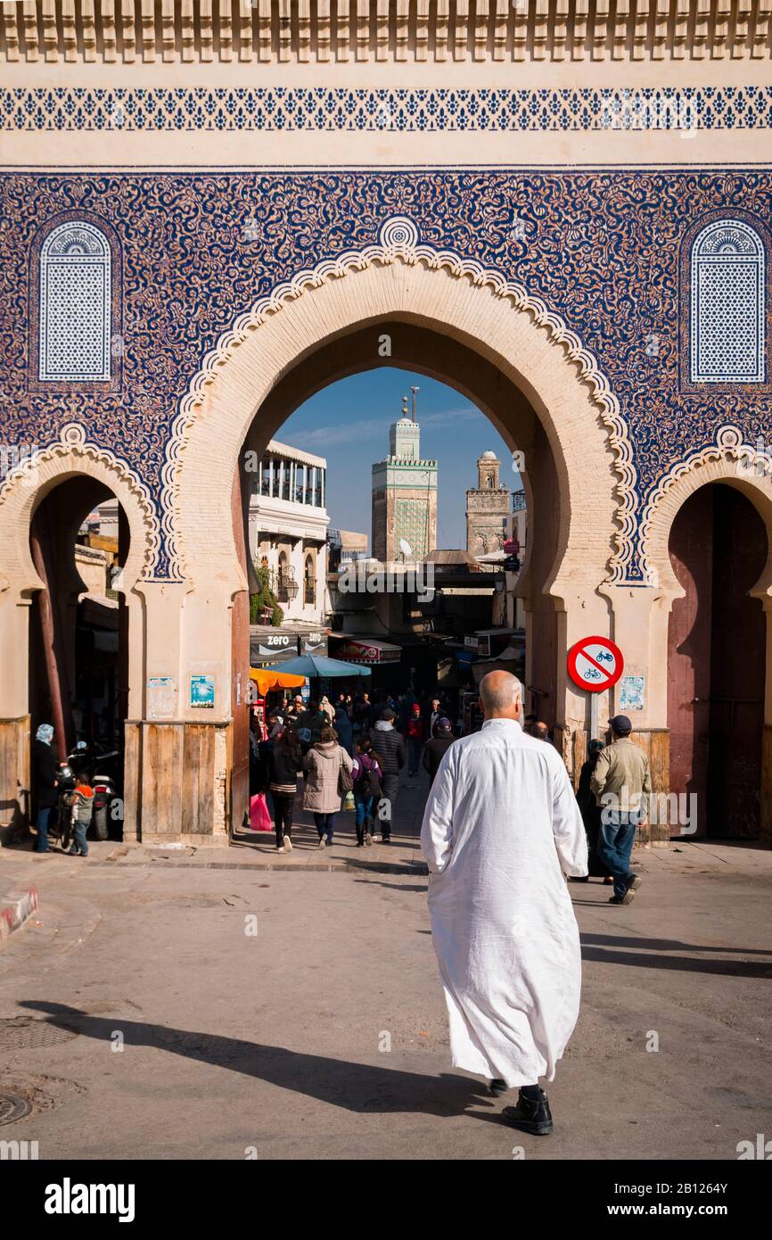 Auf dem Weg zur Moschee in Fez, Marokko Stockfoto