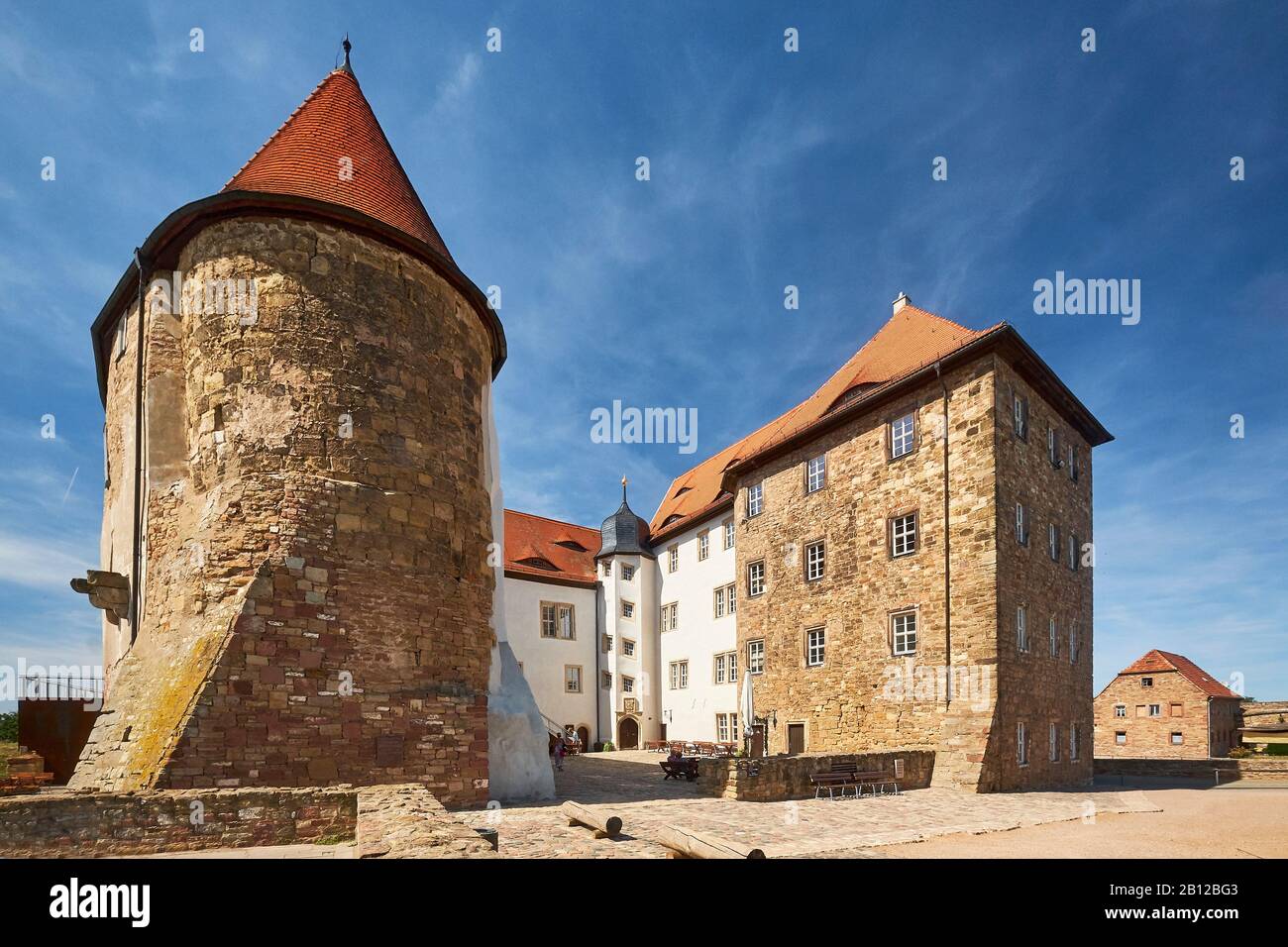 Burghof der Wasserburg Heldrungen mit Münzerturm, Heldrungen, Kyffhäuserkreis, Thüringen, Deutschland Stockfoto