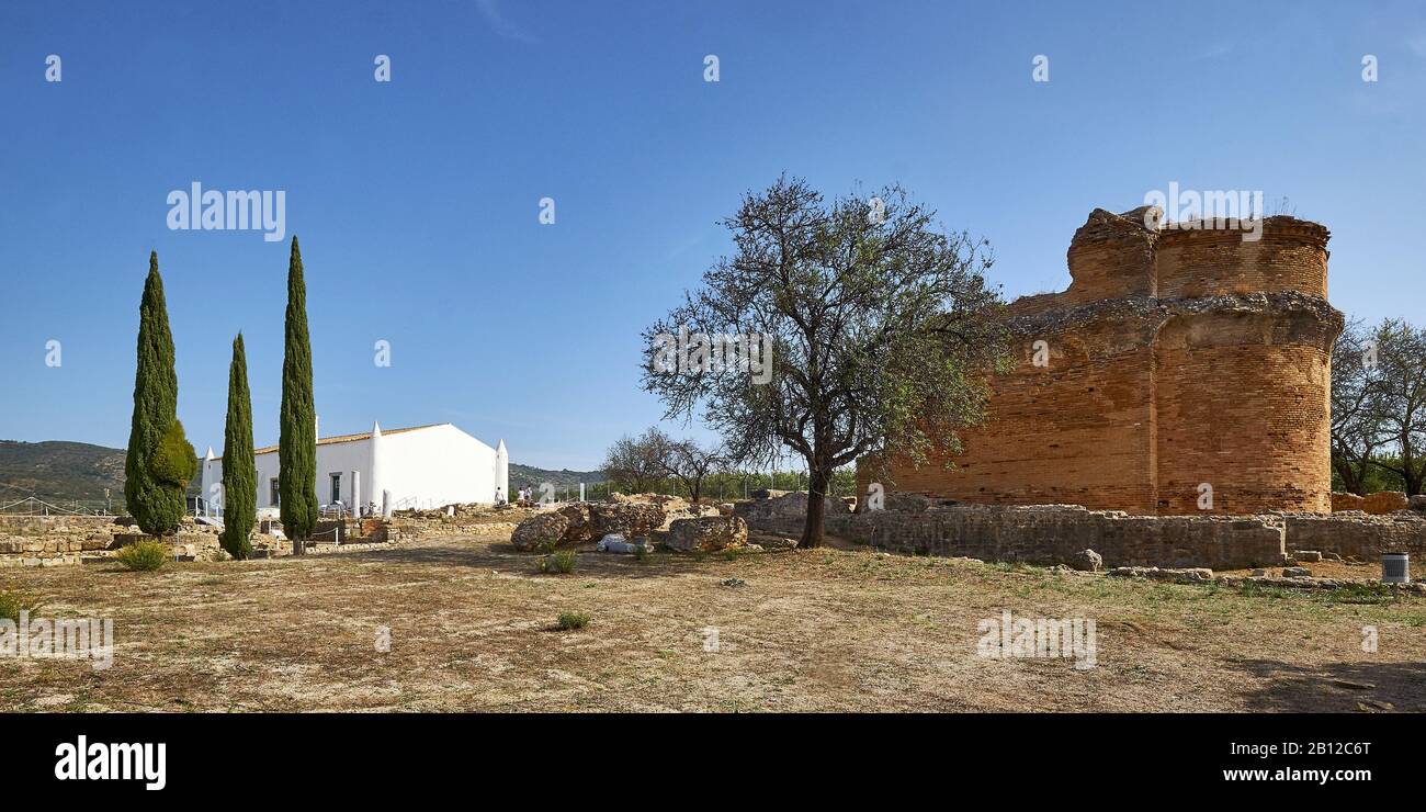 Römische Ausgrabungsstätte, die Rückseite des Wasser Tempel, Milreu Estói, Algarve, Faro, Portugal Stockfoto