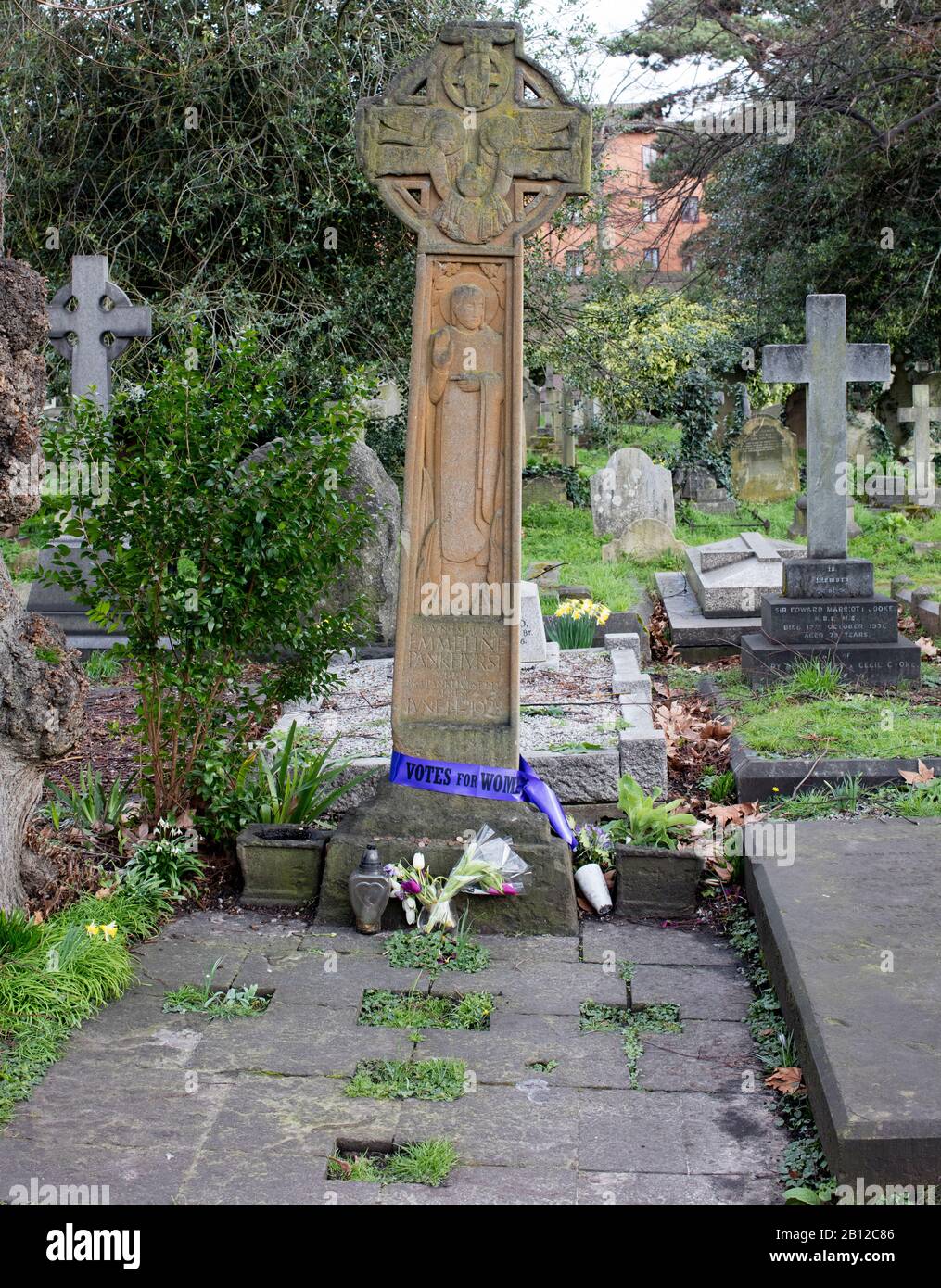 Emmeline Pankhursts Grab auf dem Brompton Cemetery, Old Brompton Road, Kensington, London, SW10. Stockfoto