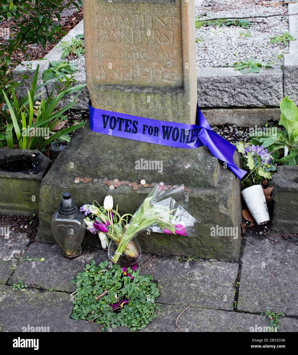 Emmeline Pankhursts Grab auf dem Brompton Cemetery, Old Brompton Road, Kensington, London, SW10. Stockfoto