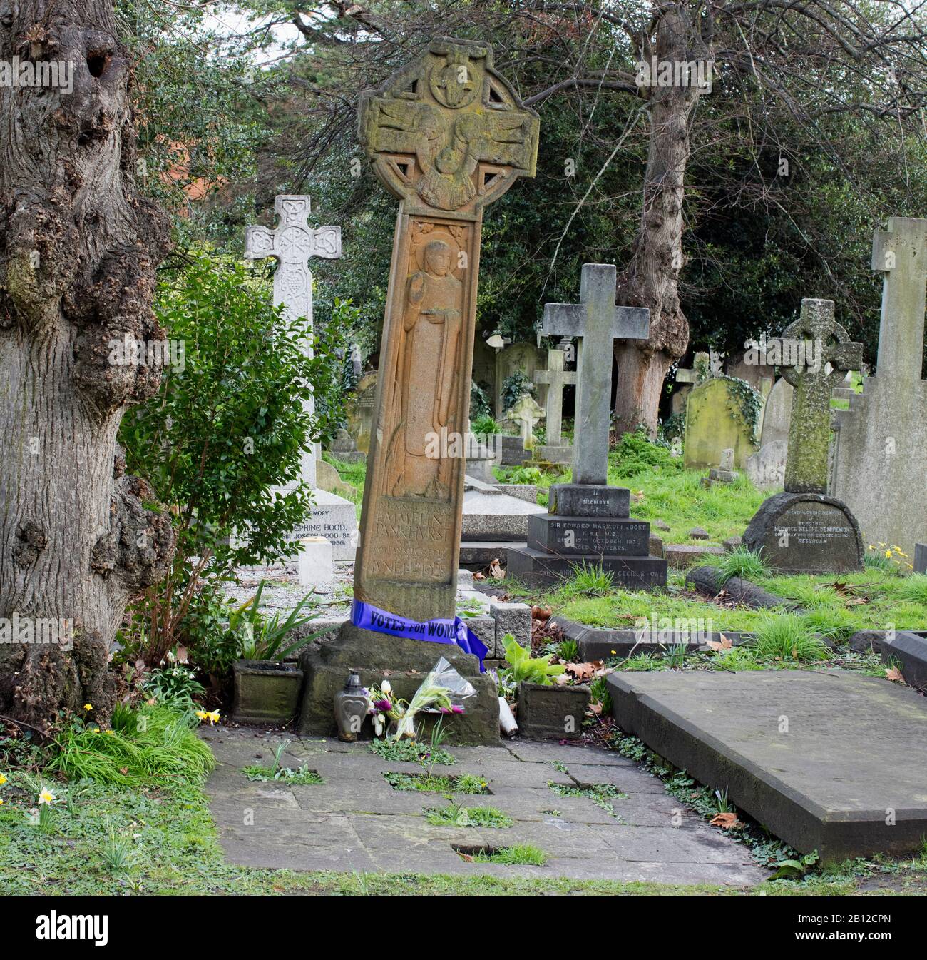 Emmeline Pankhursts Grab auf dem Brompton Cemetery, Old Brompton Road, Kensington, London, SW10. Stockfoto