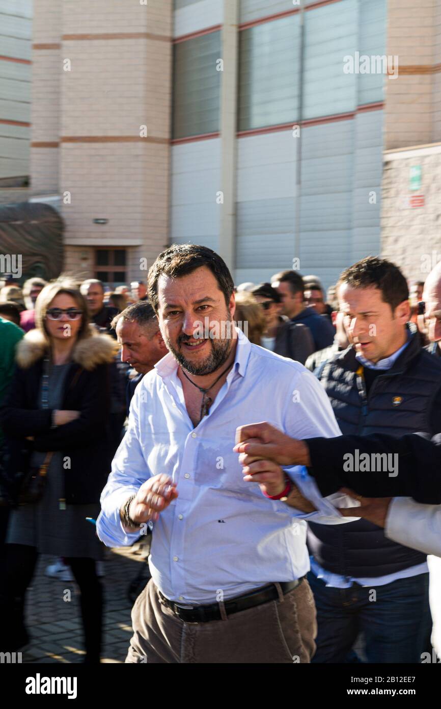 Viareggio, Lucca/Italien 22. Februar 2020 Matteo Salvini besucht die Zitadelle des Karnevals. Stockfoto