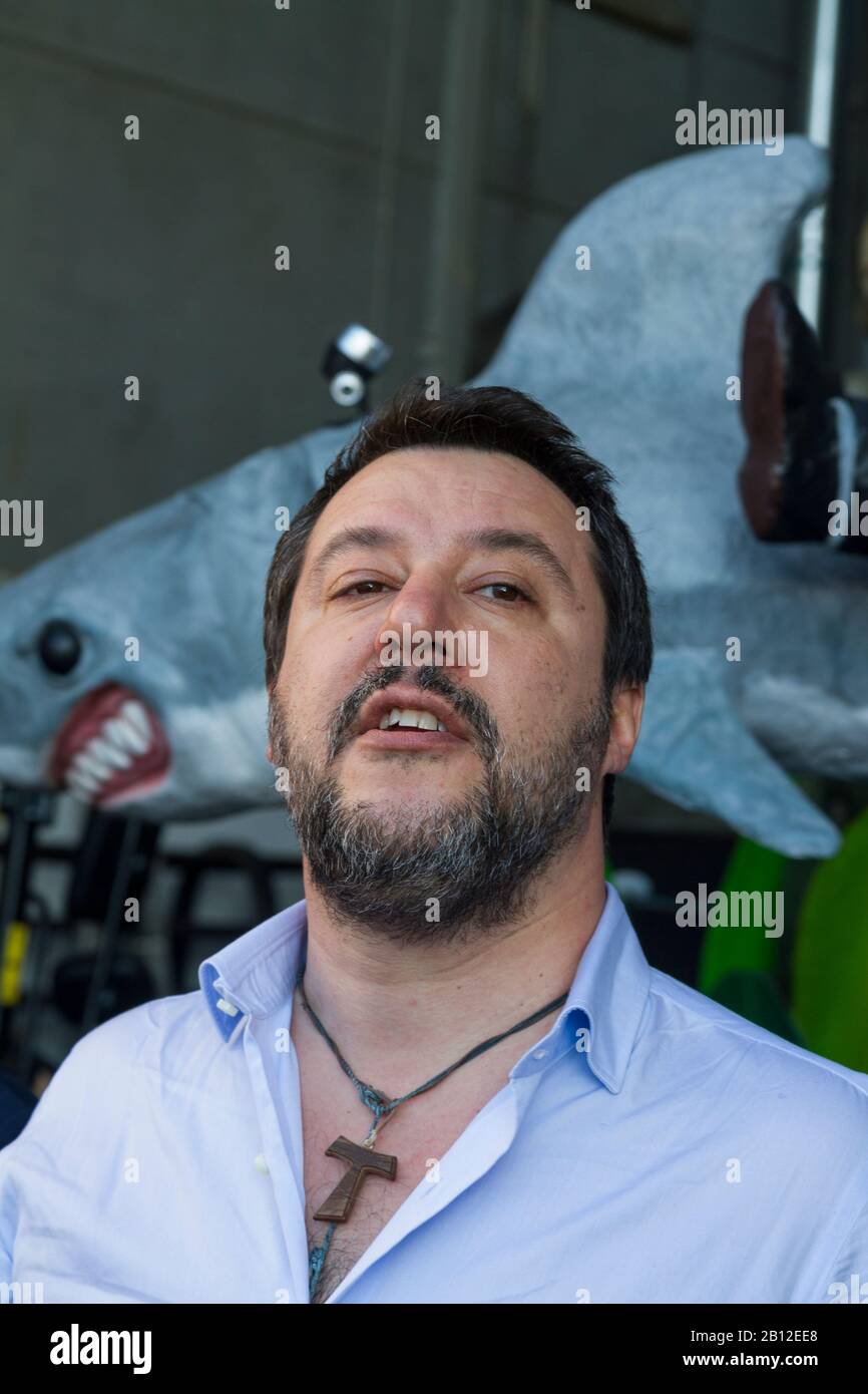 Viareggio, Lucca/Italien 22. Februar 2020 Matteo Salvini besucht die Zitadelle des Karnevals. Stockfoto