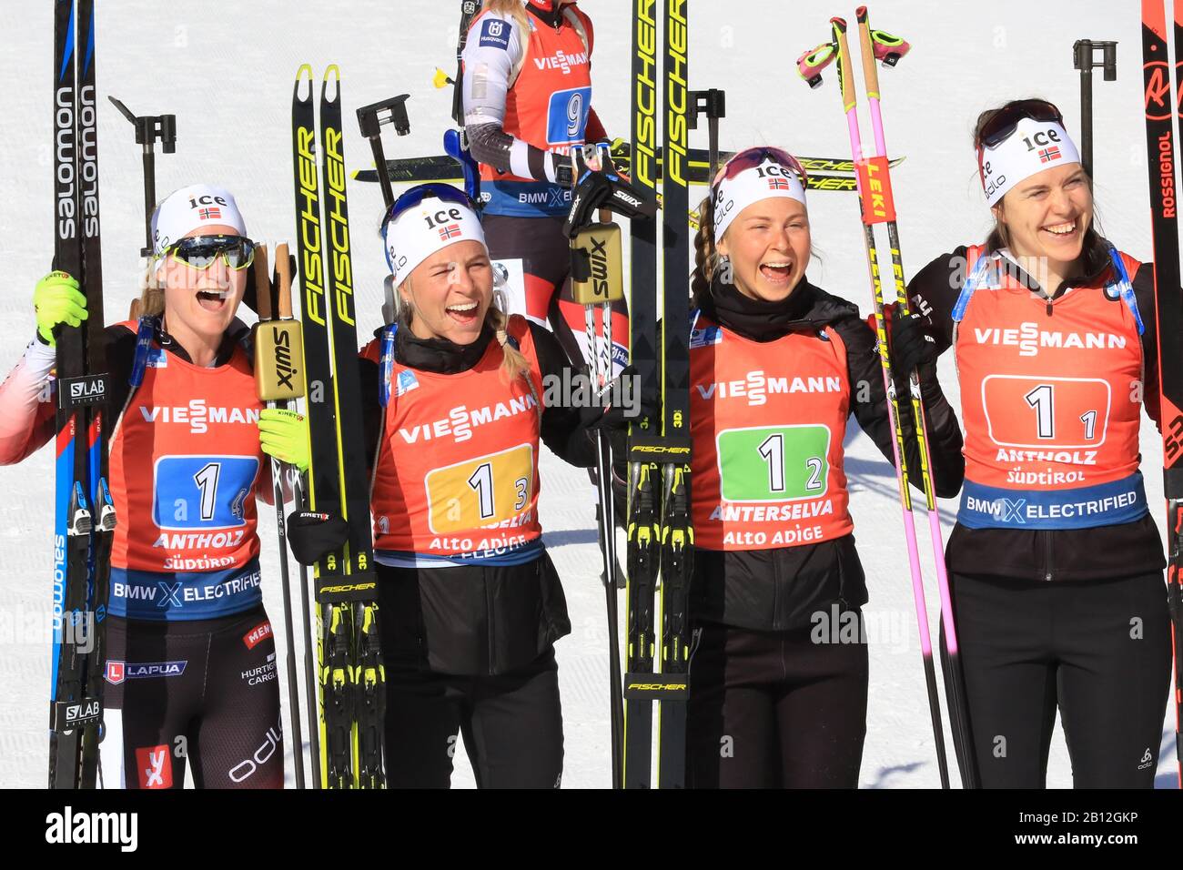 Antholz, Italien. Februar 2020. - IBU-Biathlon-Weltmeisterschaften 2020 - Antholz - Antholz - Anthselva - Italien am 22/02/2020, Damen Relay 4 x 6 km, Norwegian Team mit Marte Olsbu Roiseland, Tiril Eckhoff, Ingrid Landmark Tandrevold und Synnove Solemdal feiern nach dem Gewinn des 4 x 6 km-Relay-Wettbewerbs (Pierre Teysot/Espa-Images) Credit: European Sports Photographic Agency/Alamy Live News Stockfoto