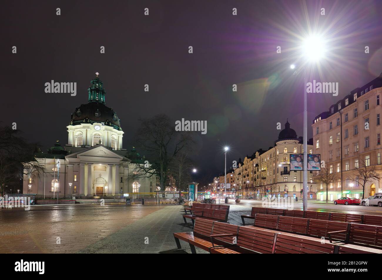 Odenplan und die Gustav Vasa Kirche in Stockholm bei Nacht Stockfoto