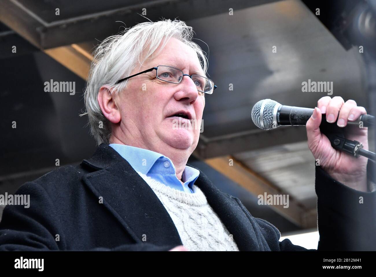 London, Großbritannien. Februar 2020. Craig Murry ist ein britischer Diplomat, spricht beim Protest gegen Julian Assange Auslieferung Freie Rede ist keine Verbrechen, am 22. Februar 2020 in London, UK Credit: Picture Capital/Alamy Live News Stockfoto