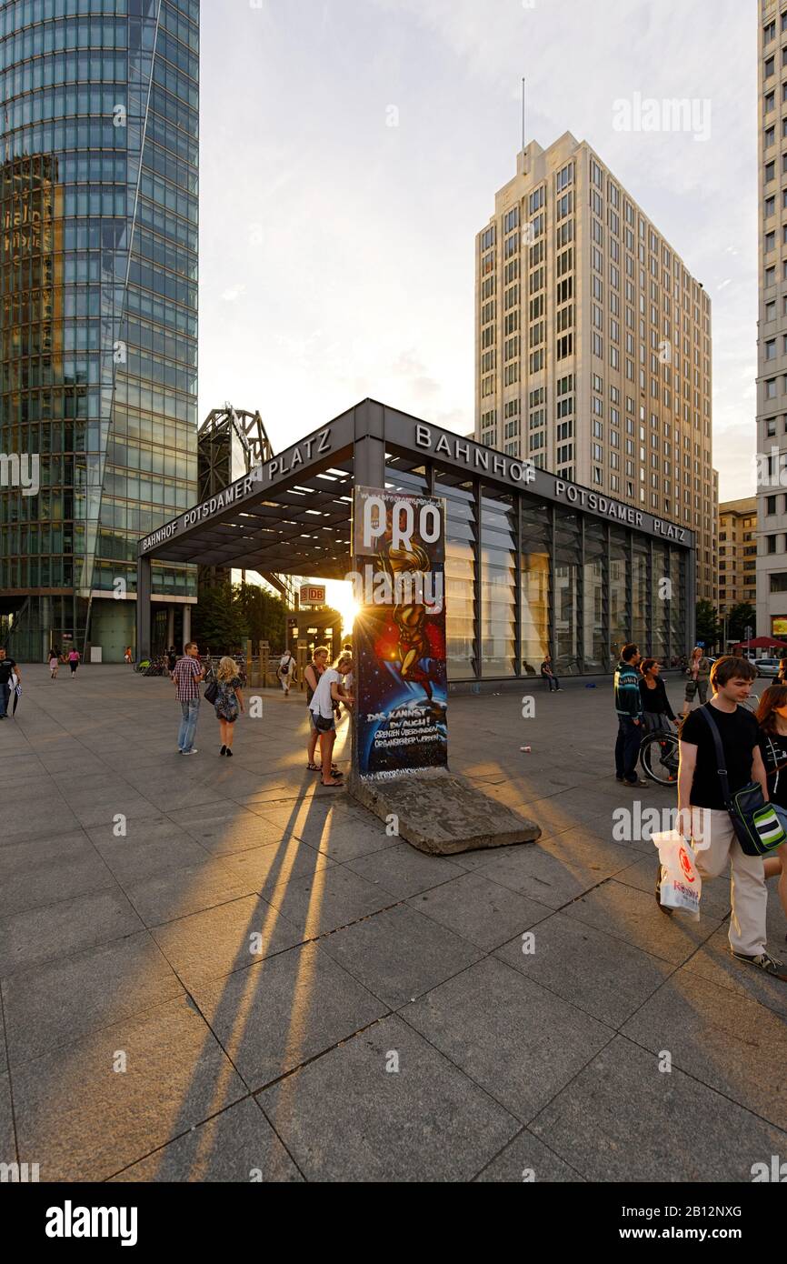 U-Bahnhof, Potsdamer Platz am frühen Abend, Berlin, Deutschland, Europa Stockfoto