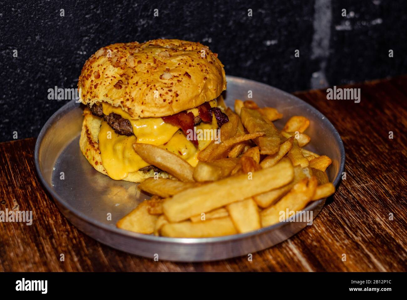 Hamburger und Pommes frites Stockfoto