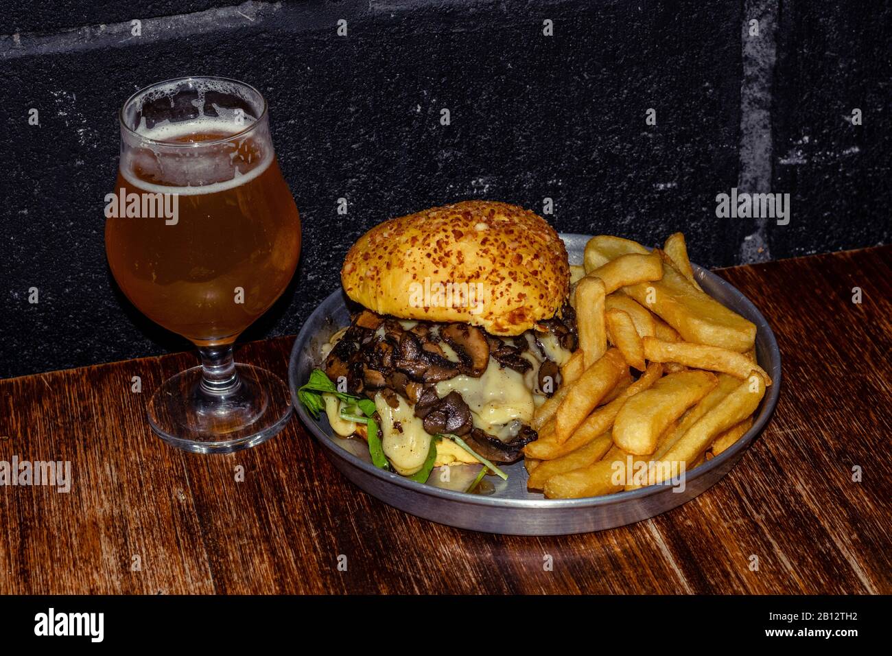 Hamburger und Pommes frites Stockfoto