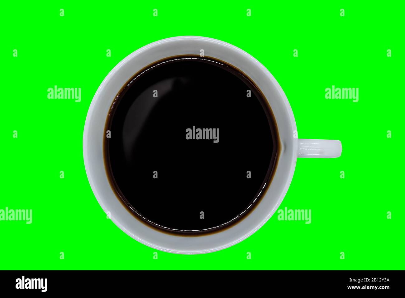 Schwarzer Kaffee in der oberen Ansicht der Kaffeetasse isoliert auf grünem Chroma-Hintergrund Stockfoto