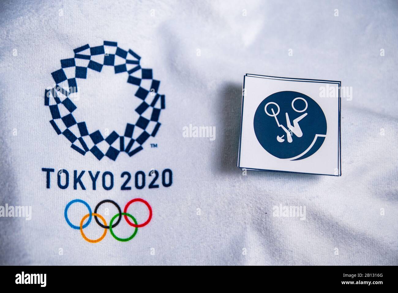 TOKIO, JAPAN, JANUAR. 20. 2020: BMX Freestyle-Symbol für das Olympische Sommerspiel Tokio 2020, weißer Hintergrund. Offizielles Logo und Piktogramme Stockfoto
