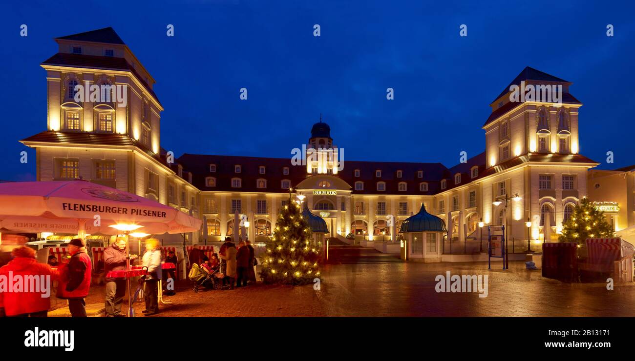 Kurhaus mit Weihnachtsmarkt in Binz, Insel Rügen, Mecklenburg-Vorpommern, Deutschland Stockfoto