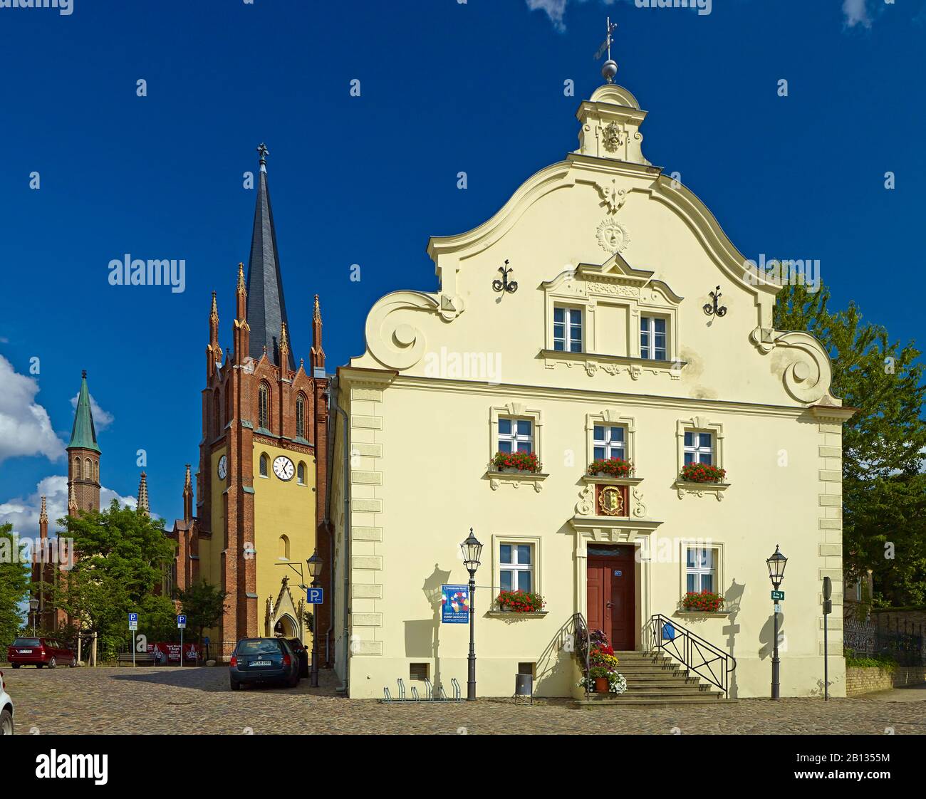 Historisches Zentrum mit Rathaus und Heilig-Geist-Kirche in Werder, Brandenburg, Deutschland Stockfoto