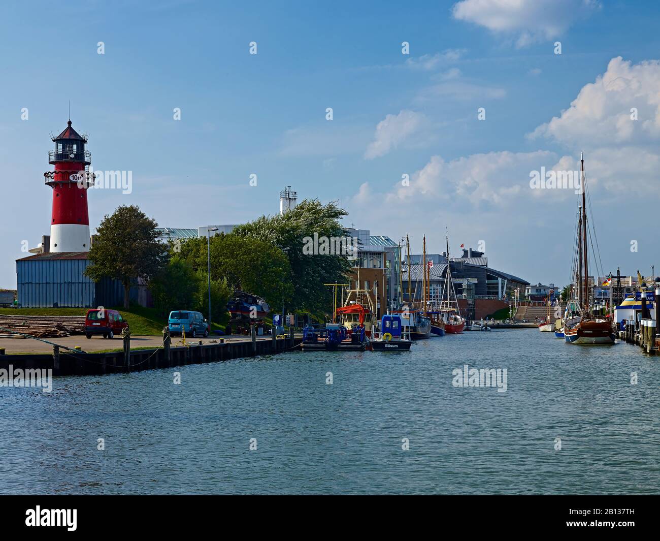 Museumshafen mit Leuchtturm Büsum, Kreis Dithmarschen, Schleswig-Holstein, Deutschland Stockfoto