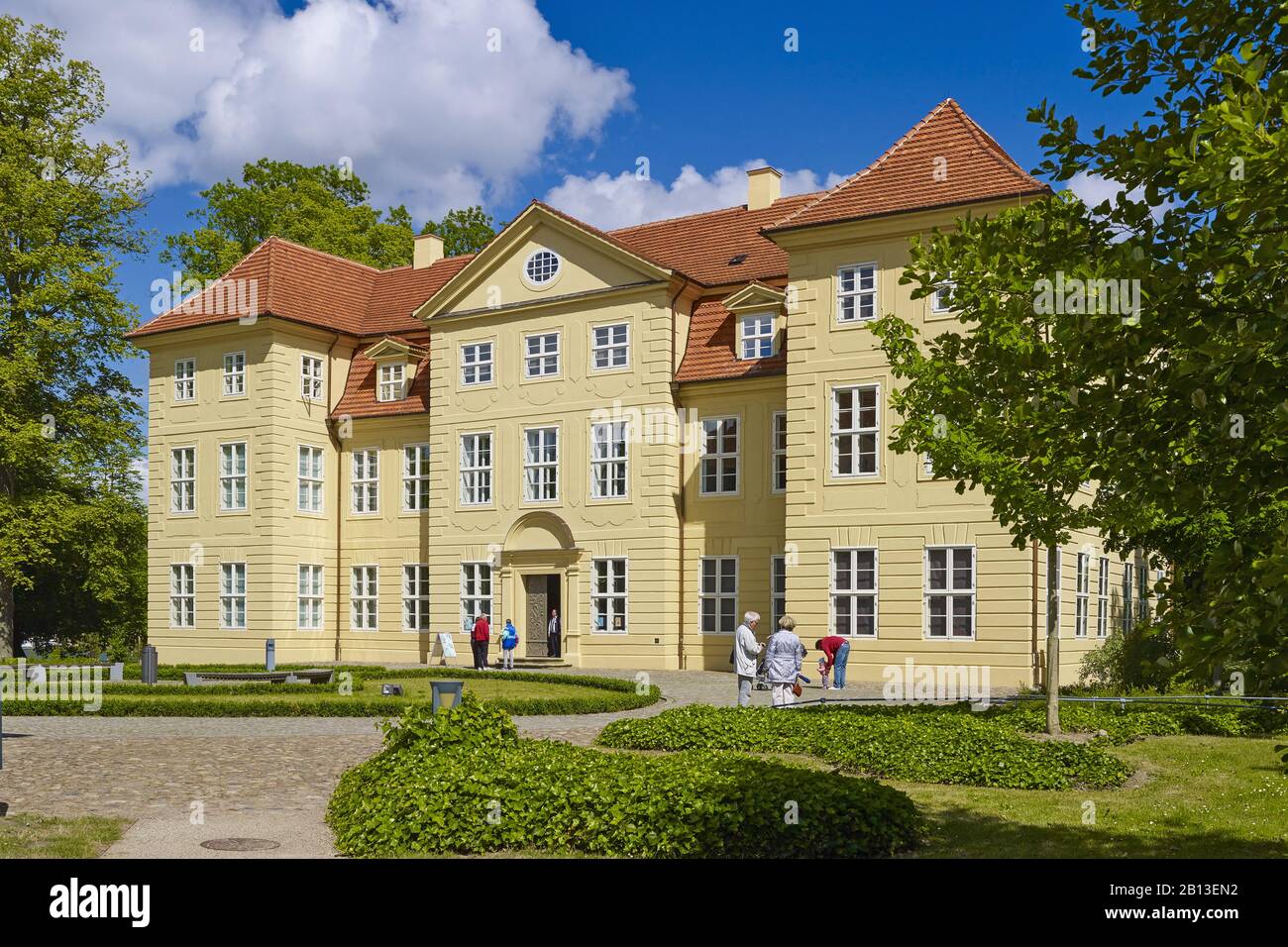 Schloss Mirow auf der Schlossinsel Mirow, Mecklenburg-Vorpommern, Deutschland <br> Schloss Mirow auf der Schlossinsel Mirow, Mecklenburg-Vorpommern, Deutschland Stockfoto