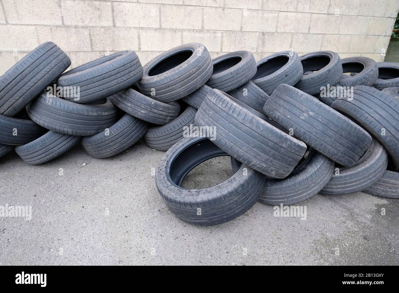 Stapel Alter Reifen Stockfotos Und Bilder Kaufen Alamy