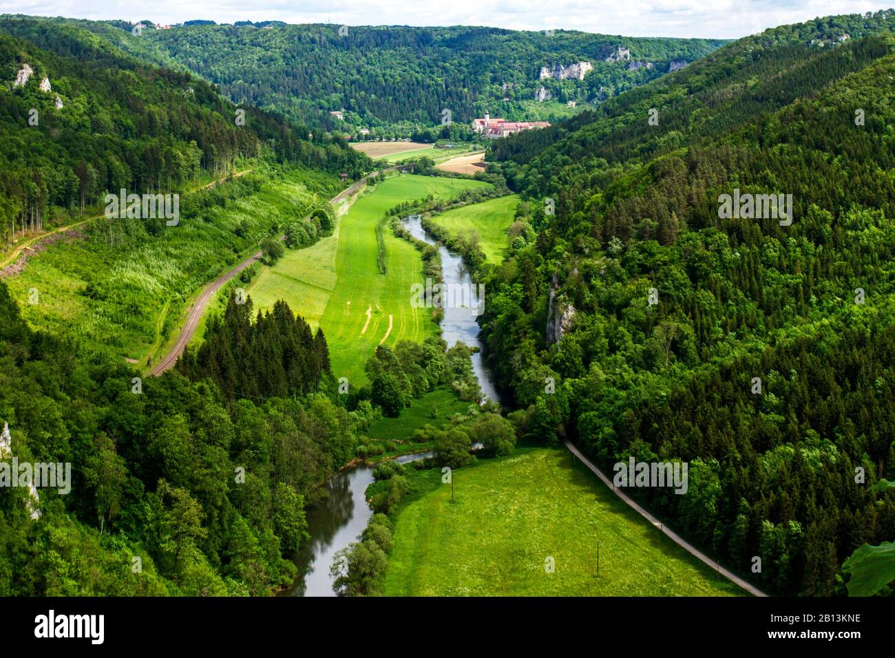 Blick von Knopfmacherfels nach Beuron, Donautal, Deutschland, Baden-Württemberg, Schwäbische Alb Stockfoto
