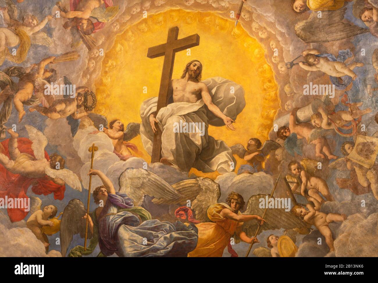 RAVENNA, ITALIEN - 28. JANUAR 2020: Die freco Herrlichkeit des wiedergebeteten Jesus von der Kuppel der Seitenkapelle im Dom (Kathedrale) von Guido Reni. Stockfoto