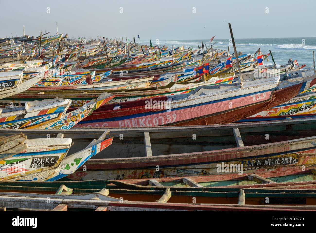 Fischer, Tretboote, Boote auf dem berühmten Fischmarkt von Nouakchott Stockfoto