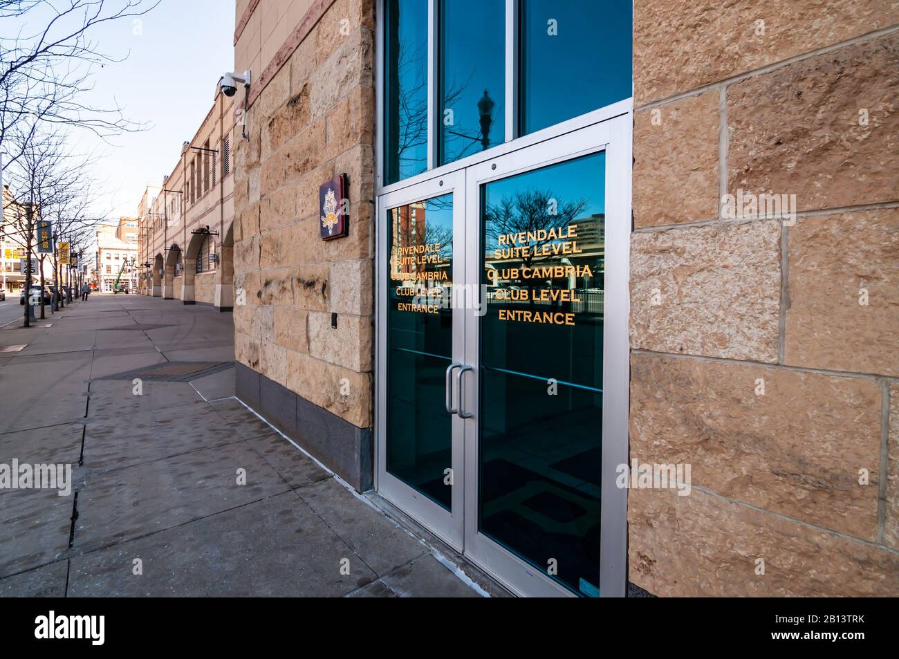 Der Zugang auf Riverdale- und Cambria Suite-Ebene zum PNC Park an der W General Robinson Street, wo die Pittsburgh Pirates Baseball, PGH, PA, USA spielen Stockfoto