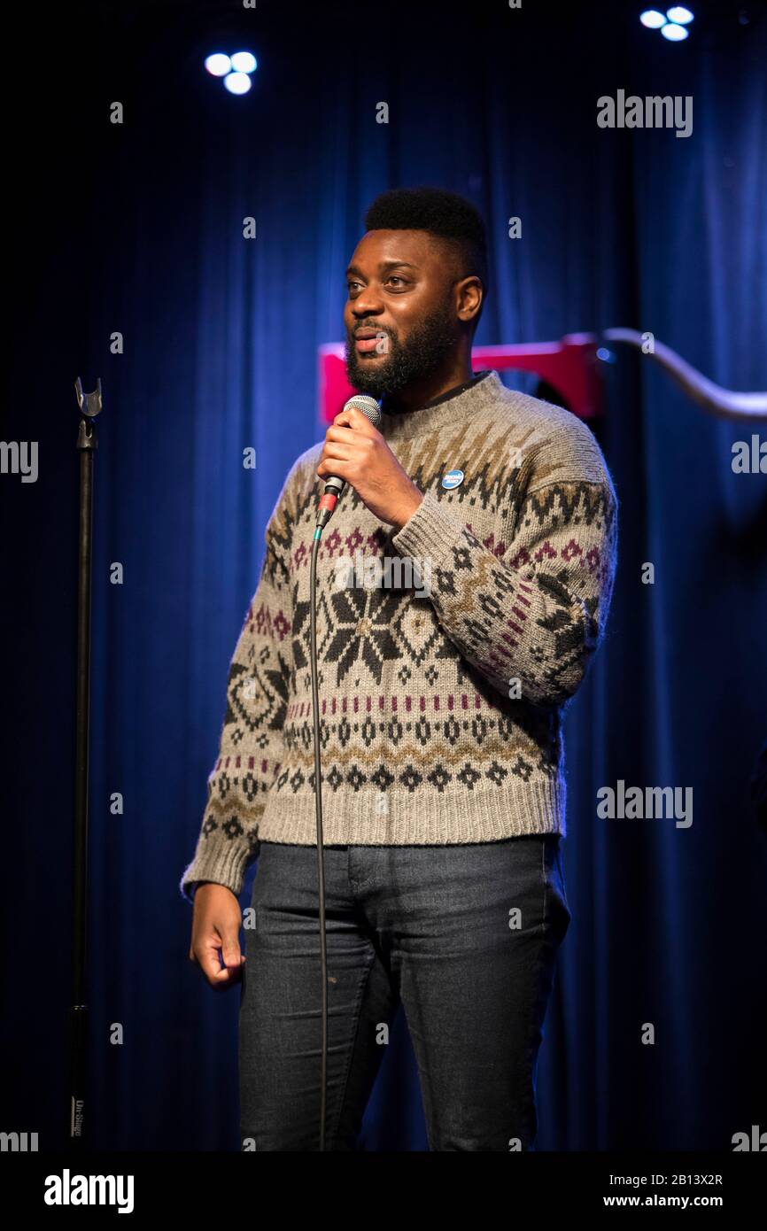 Seattle, Vereinigte Staaten. Februar 2020. Regionalfelddirektor Shaun Scott spricht beim Start von Ballard Canvas in der Tractor Tavern am 22. Februar 2020 in Seattle, Washington. Credit: The Photo Access/Alamy Live News Stockfoto