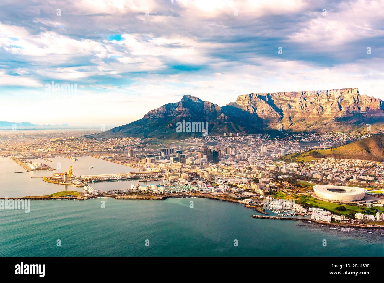 Kapstadt von oben mit Tafelberg, Südafrika Stockfoto