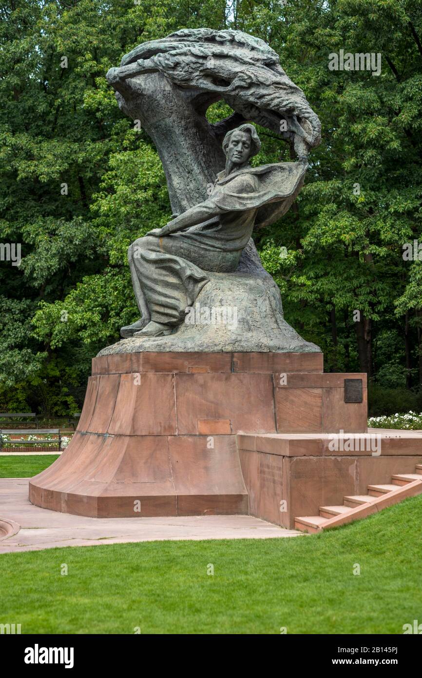 Chopin-Denkmal im Lazienki-Park (Königlicher Spa-Park) in Warschau, Polen Stockfoto