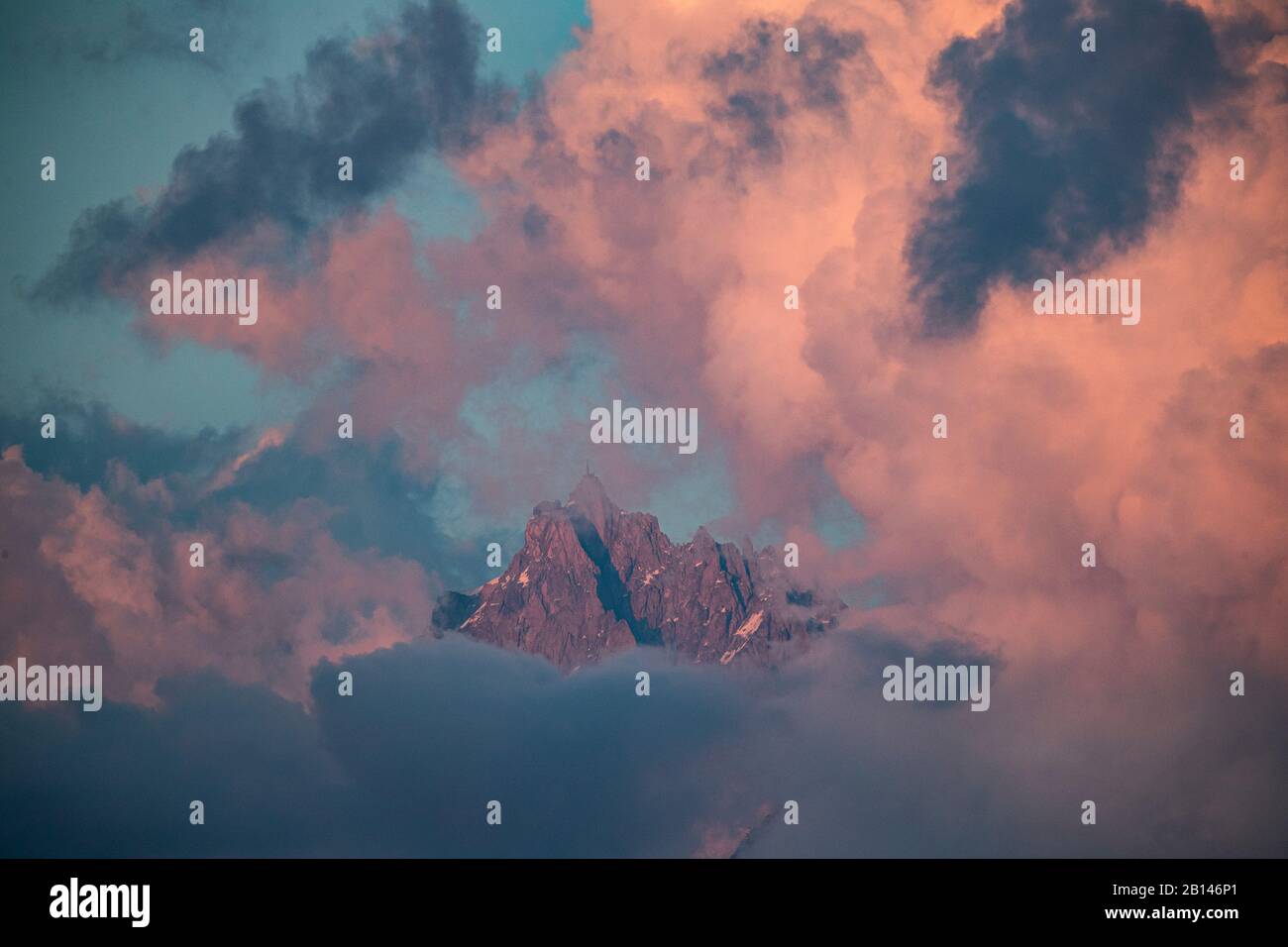 Aiguille du Midi im Mont-Blanc-massiv bei Chamonix in Frankreich Stockfoto