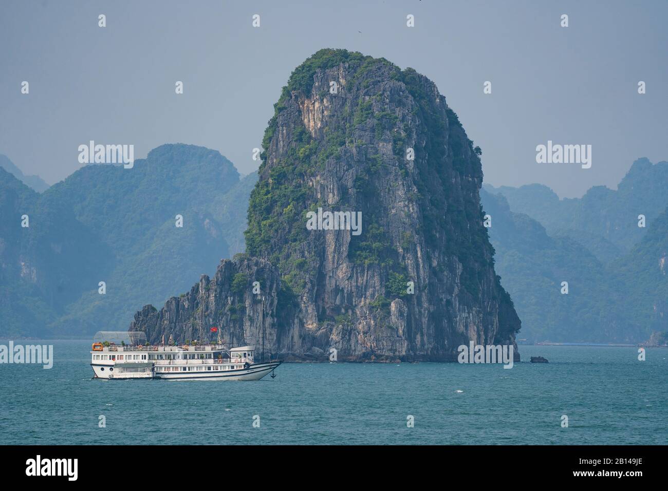 Halong Bay in Vietnam, Bootstour Stockfoto