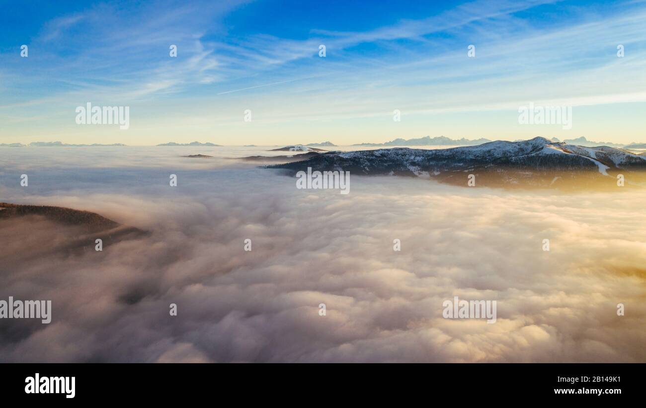 Alpen-Gebirge Dronenbild Falkert, Österreich Stockfoto