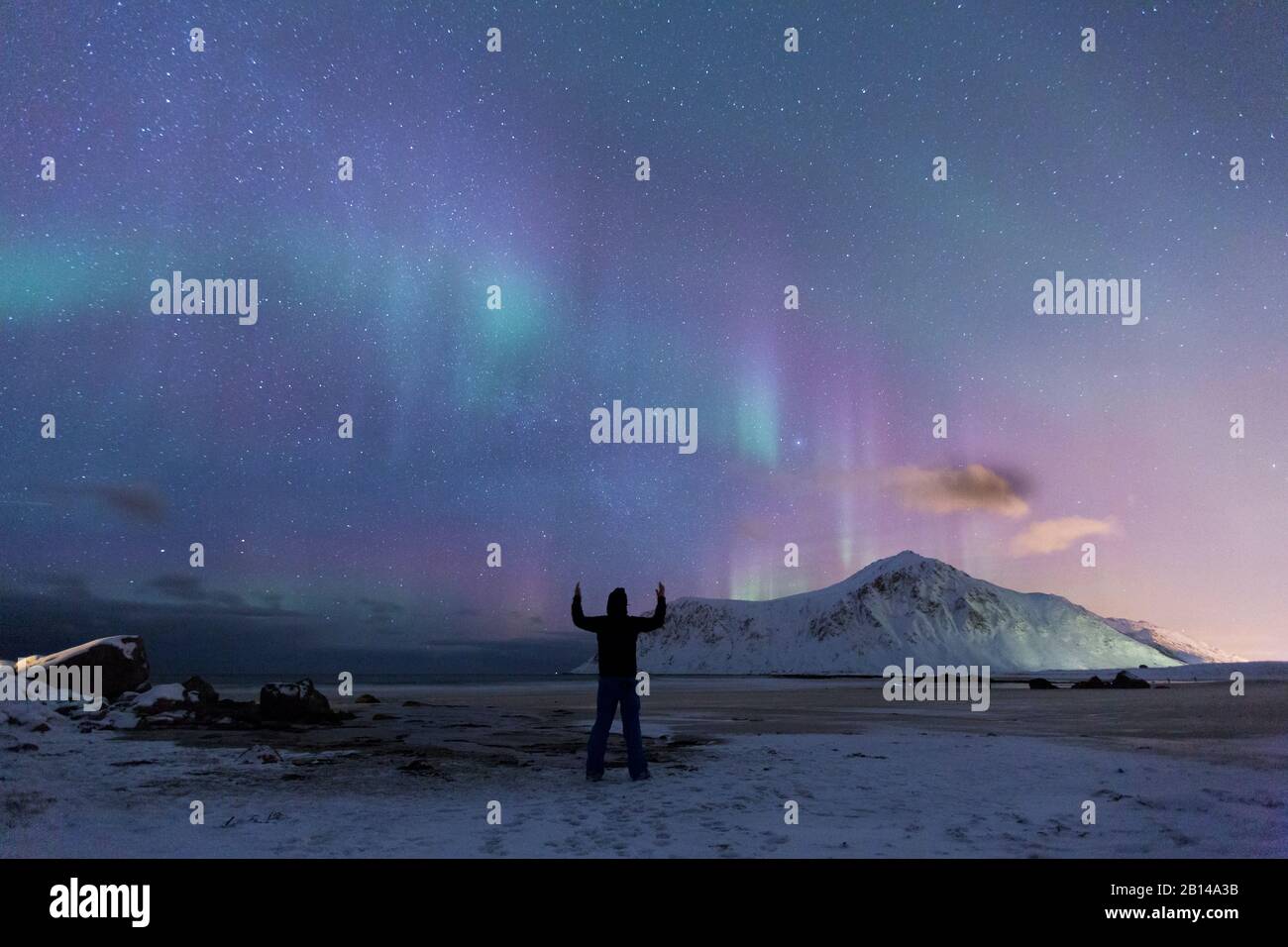 Lofoten Norwegen Polarlichter im Februar Winter Winterlandschaft Aurora Borealis Stockfoto