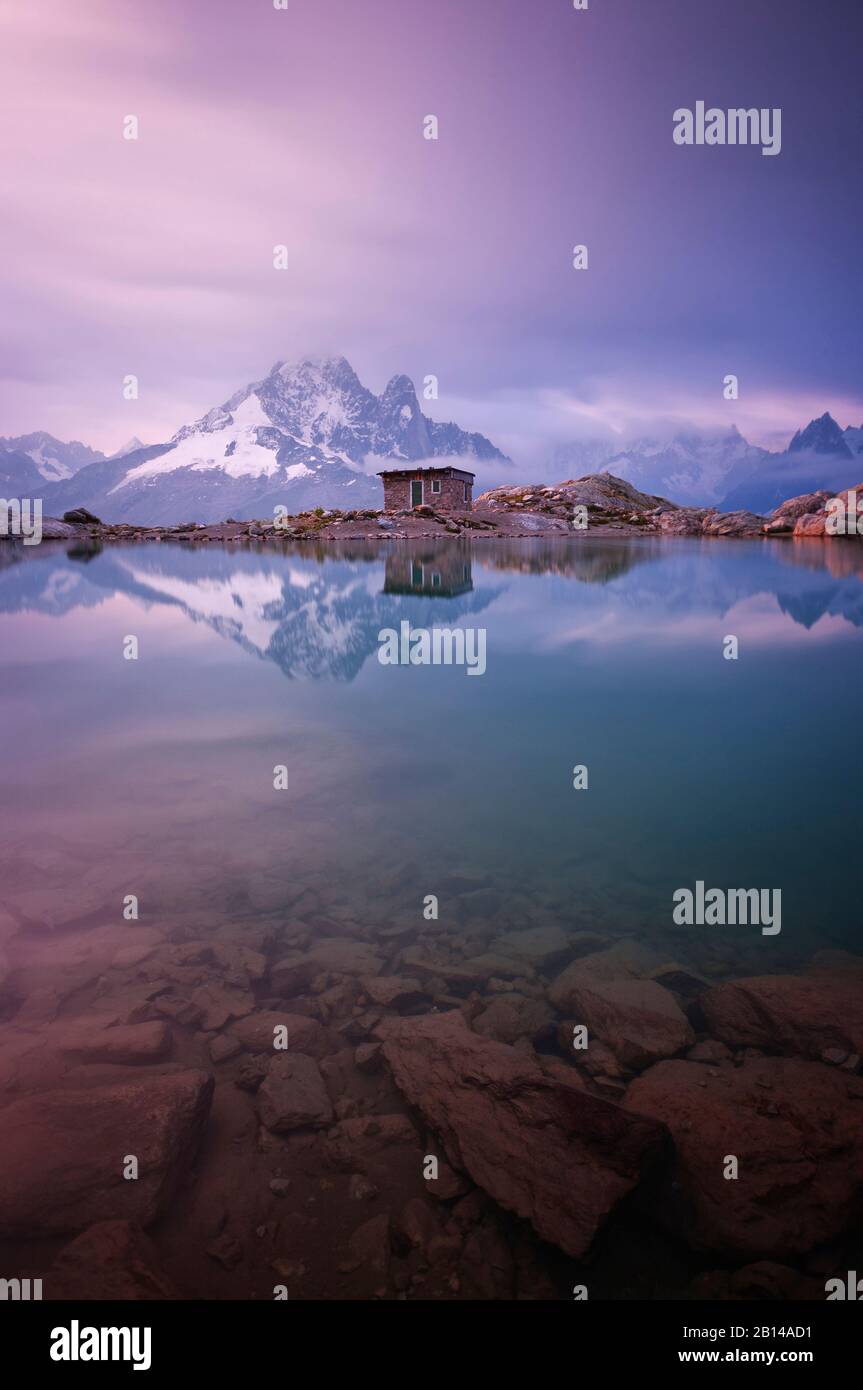 Gewitterlicht am Morgen über das Chamonix-Tal, Lac Blanc, Chamonix, Haute-Savoie, Alpen, Frankreich Stockfoto