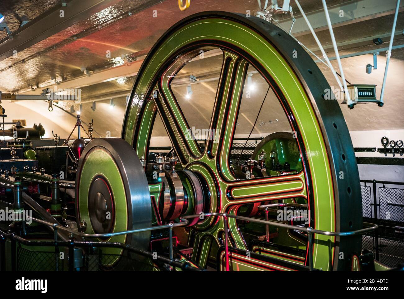 London, England, Großbritannien - 24. Mai 2016: Victorian Tower Bridge Dampfmaschinenraum Interior. Jahrhundert Technologie innerhalb der inneren Arbeiten von Stockfoto