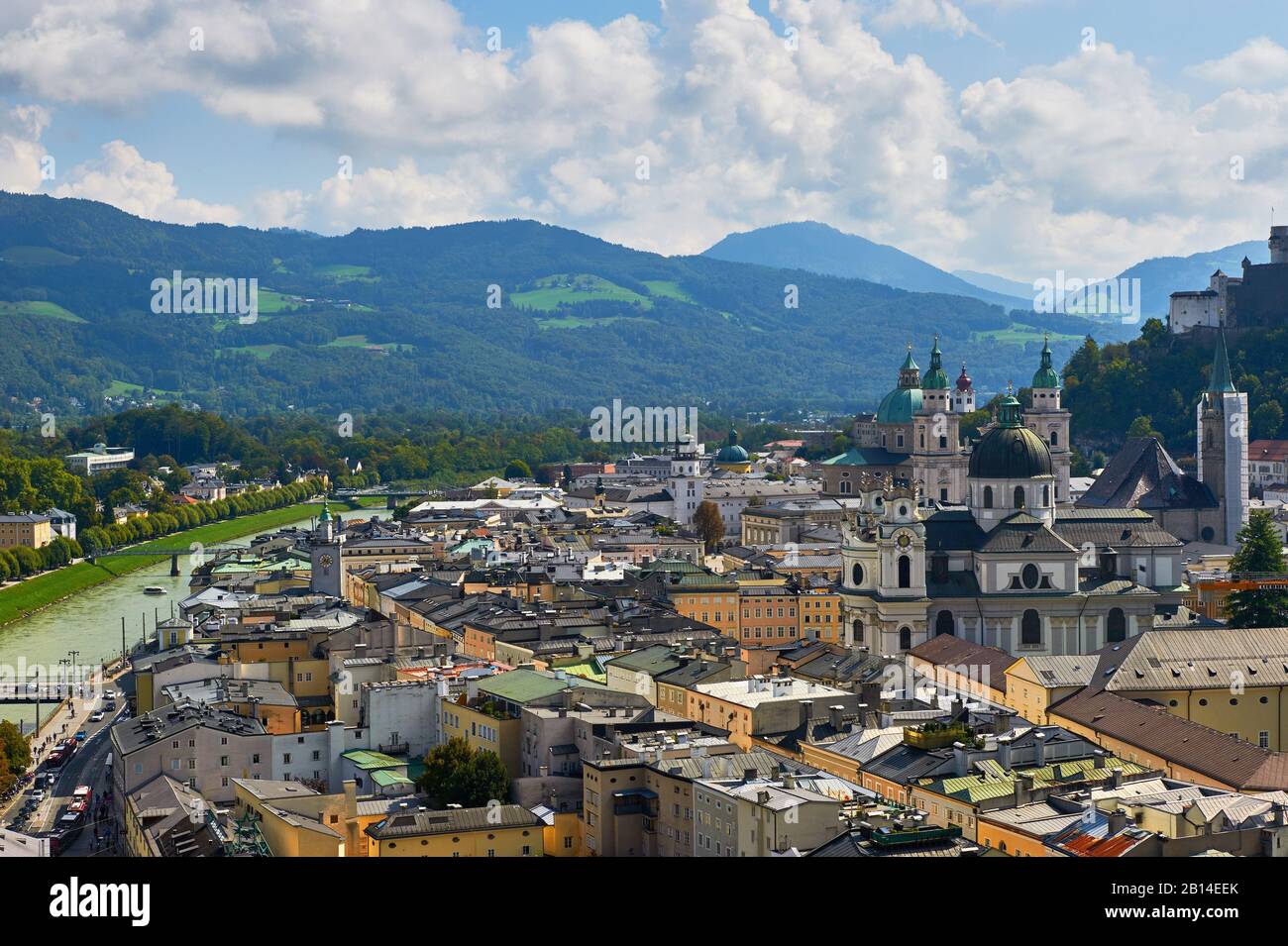 Luftbild über Salzburg, Österreich Stockfoto
