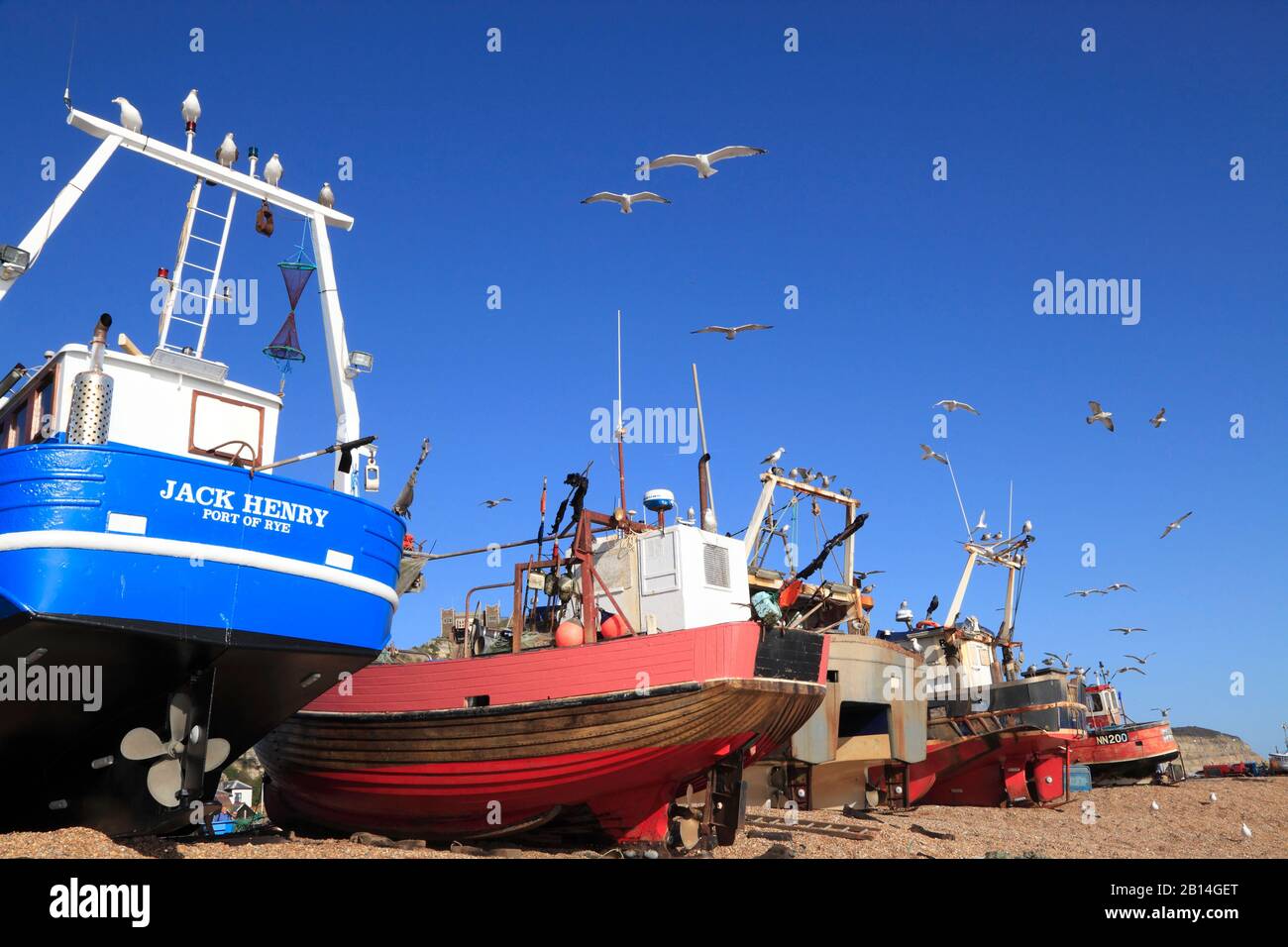 Hastings Fischerboote, Fischertrawler-Flotte am Old Town Stade Fischerboot Strand, Rock-A-Nore, East Sussex, Großbritannien Stockfoto