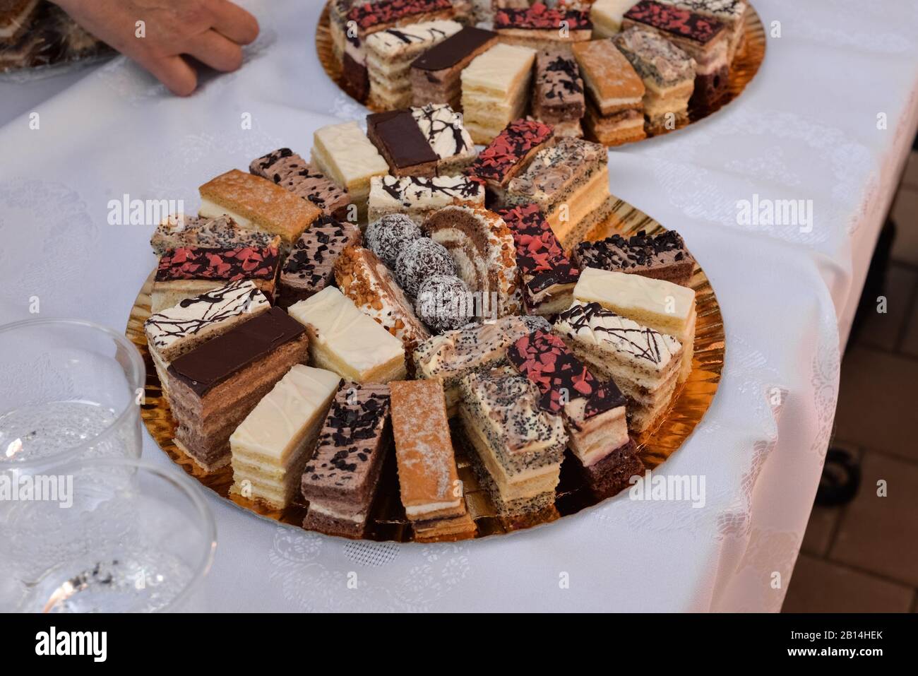 Kleine hausgemachte Kuchen, nach traditionellem ungarischen Rezept gebacken Stockfoto