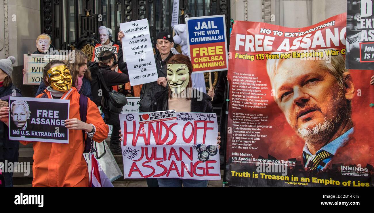 London, Großbritannien. Februar 2020. Demonstranten marschierten und hielten dann eine Kundgebung im Zentrum Londons ab, um sich gegen die Auslieferung von Julian Assange in die USA zu wehren. Die Veranstaltung, die von Der Kampagne "Don't Extradite Assange" organisiert wird, findet vor einem am Montag beginnenden Prozess statt, bei dem der Wikileaks-Gründer vor einer lebenslangen Haftstrafe in den USA stehen könnte. Credit: David Rowe/Alamy Live News Stockfoto